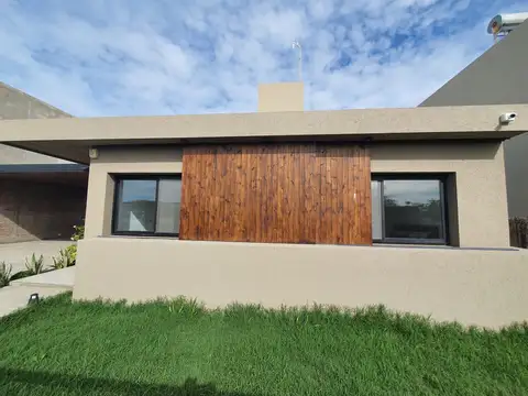 Casa 3 ambientes con 2 baños