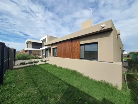 Casa en Venta en Funes, USD 230.000