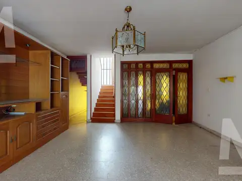 Casa 6 ambientes con 2 baños