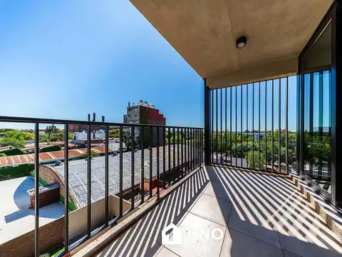 Artigas y José Hernandez - Amplio Dpto de 1 Dormitorio. Cochera disponible.