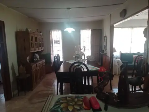 Casa 5 ambientes con 2 baños