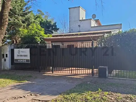 VENTA/PERMUTA - Casa amplia dos dormitorios, pileta y parrillero - Granadero Baigorria