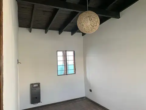 Casa 2 ambientes con 1 baño