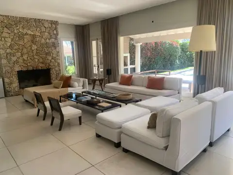 Casa en Venta en Martindale Country Club, USD 490.000