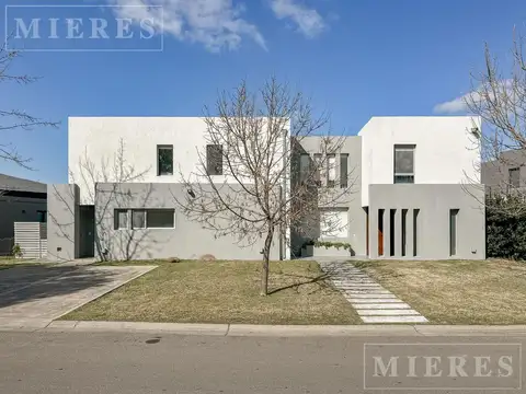 Casa en venta  a la laguna, La Comarca Bancalari.