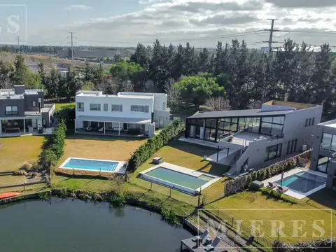 Casa en venta a la laguna, La Comarca Bancalari.