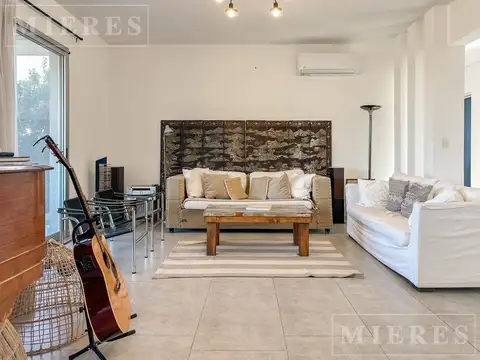 Casa 6 ambientes con 3 baños