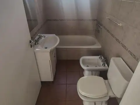 Depto Tipo Casa en Alquiler con 1 cocheras