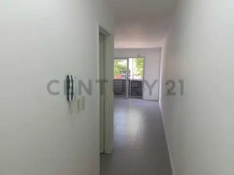 ALQUILER DEPARTAMENTO 2 AMBIENTES CASTELAR CENTRO APTO PROFESIONAL