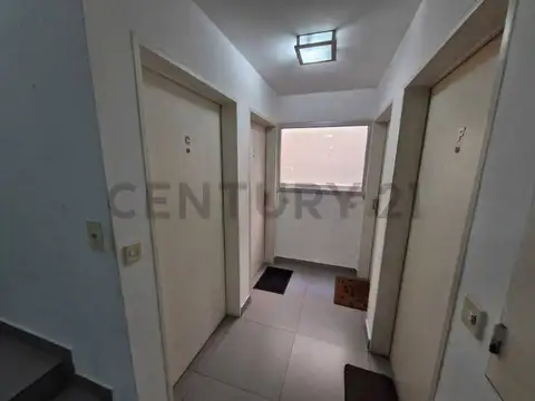 Francia 2500, Piso 1