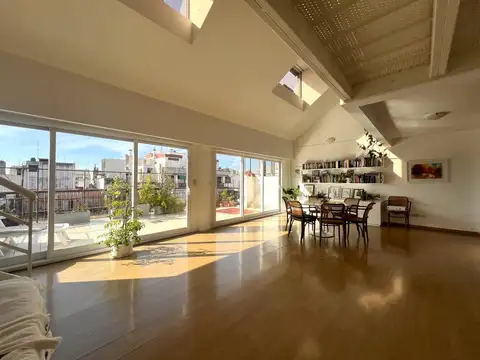 Único dúplex con terraza y vista parcial al río!