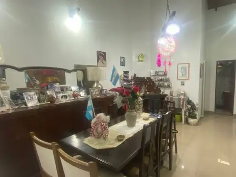 Casa 5 ambientes con 3 baños