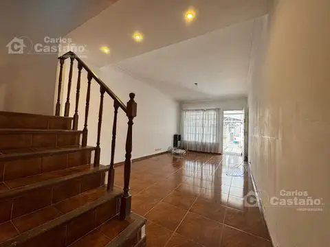 Dúplex 3 ambientes con cochera y jardín en Olivos, a metros de Panamericana