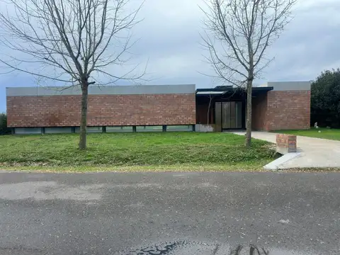 Casa en venta de 4 ambientes  en Haras San Pablo