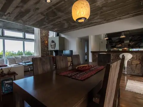 Casa 6 ambientes con 3 baños