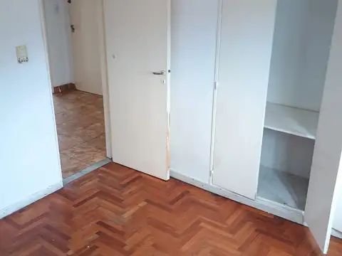 TIPO CASA 3 AMBIENTES   CON BALCON Y LAVADERO   SIN EXPENSAS  2do PISO POR ESCALERA