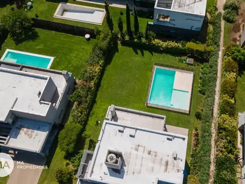 Casa 6 ambientes con 3 baños