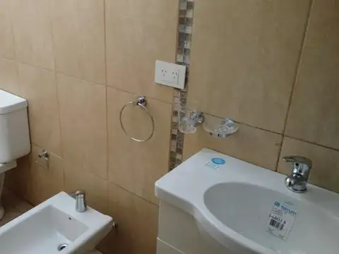 Depto Tipo Casa en Alquiler en Quilmes Oeste, $ 600.000