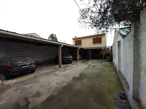 Casa 6 ambientes con 2 baños