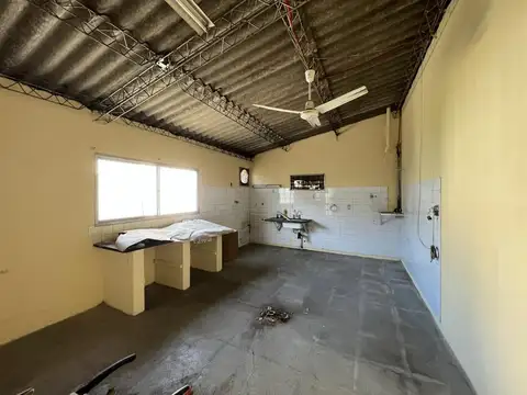 Galpon en Venta 43  mts Fondo