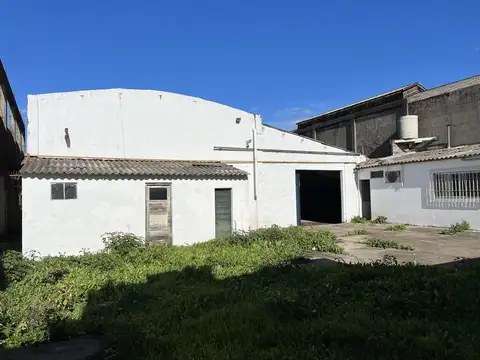 Galpón  Quilmes Oeste de 600 m2 cub. aproximados