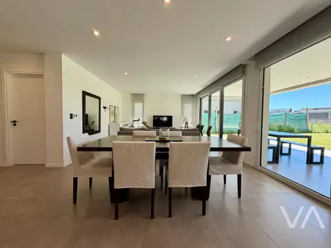 Casa en Venta con 5 cocheras