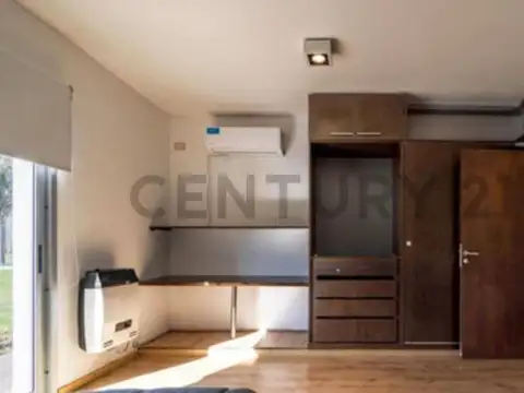 Venta de Casa de 7 ambientes en Barrio Privado Los Raigales - Roldan