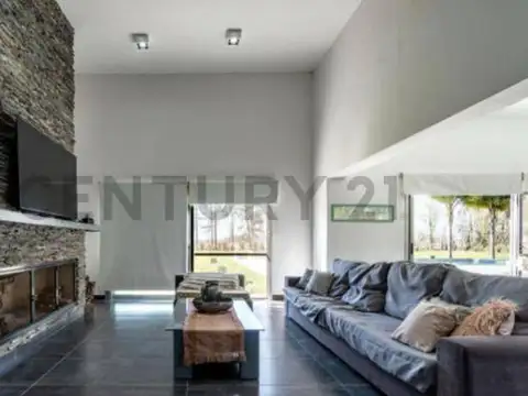 Casa 7 ambientes con 4 baños