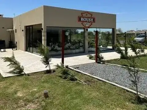 Navarro, B1748 400, Piso 0