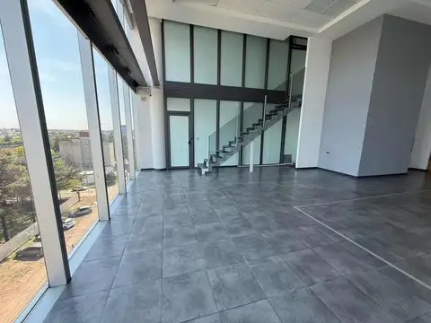 Oficina en Alquiler con 2 cocheras