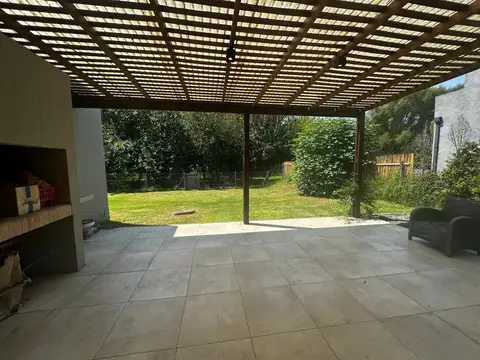 Casa en Venta con 3 cocheras