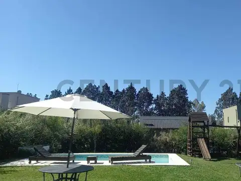 Casa 4 ambientes con 2 baños