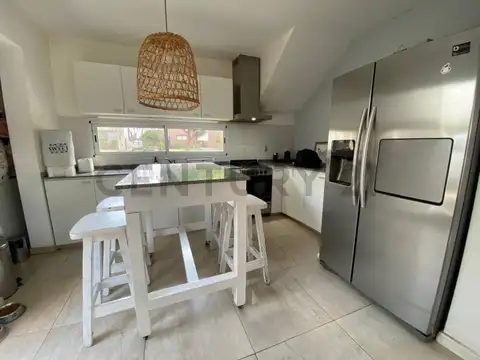 CASA CON PILETA EN SANTA GUADALUPE