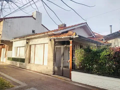 Casa en venta - 3 Dormitorios 2 Baños - Miramar