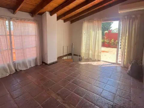 Depto Tipo Casa en Alquiler de 4 ambientes