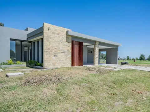 Casa en venta - 3 Dormitorios 2 Baños - Cocheras - 1.155Mts2 - Pilar Centro