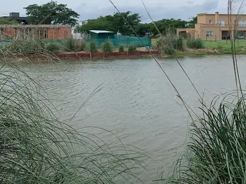 Excelente Lote A La Laguna En Barrio Islas El Canton