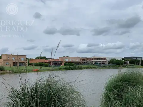 Excelente Lote A La Laguna En Barrio Islas El Canton