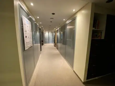 Oficina en Alquiler con 2 cocheras