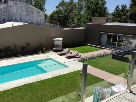 Almirante Brown 2200