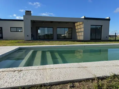 Casa en Venta - 4 AMB en El Ensueño