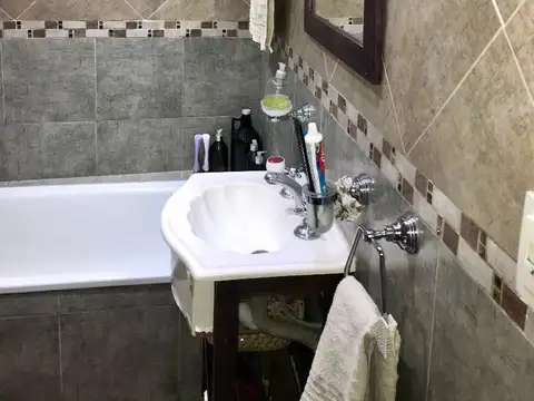 Casa 4 ambientes con 1 baño