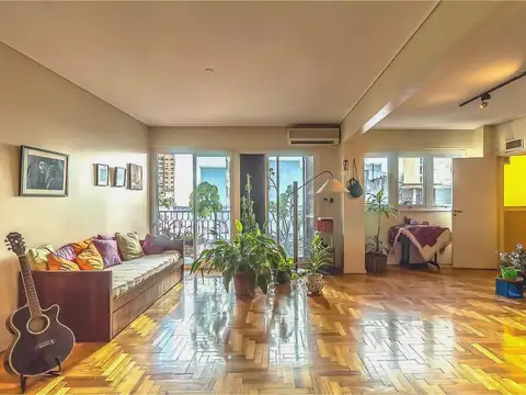 Departamento a la venta de 7 ambientes en Flores Piso entero