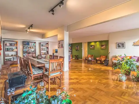 Departamento a la venta de 7 ambientes en Flores Piso entero