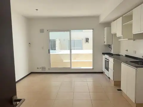 VENTA UN DORMITORIO  CON PATIO CON COCHERA