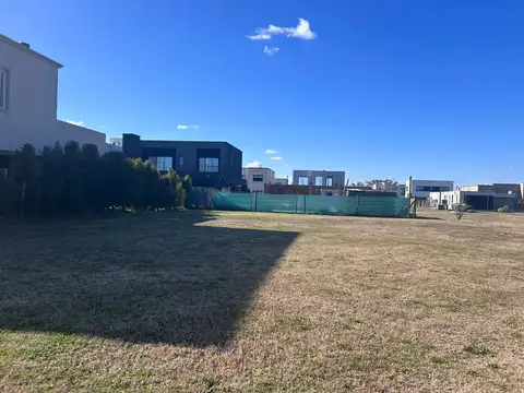 Hermoso Lote en Vila Marina 2