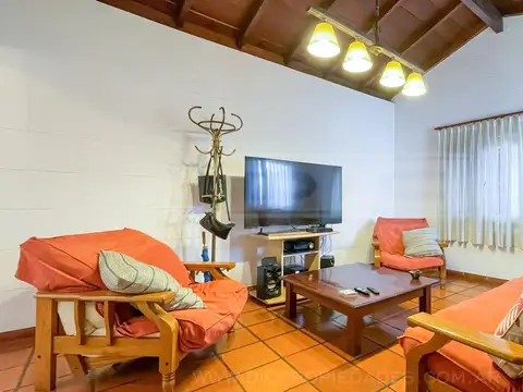 Depto Tipo Casa 4 ambientes con 2 baños