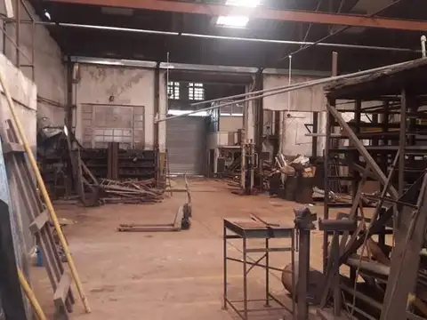 Galpon en Venta 40  mts Fondo