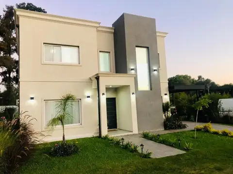 VENTA CASA 4 AMBIENTES . BARRIO SAN IGNACIO CHICO SAN MIGUEL