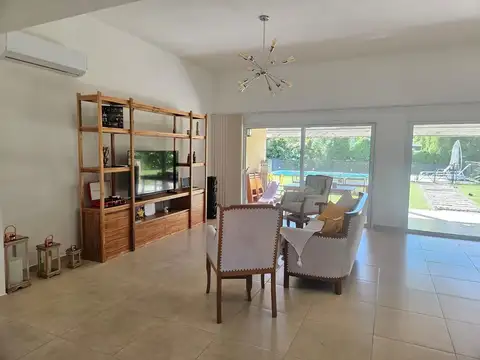 Casa 5 ambientes con 2 baños